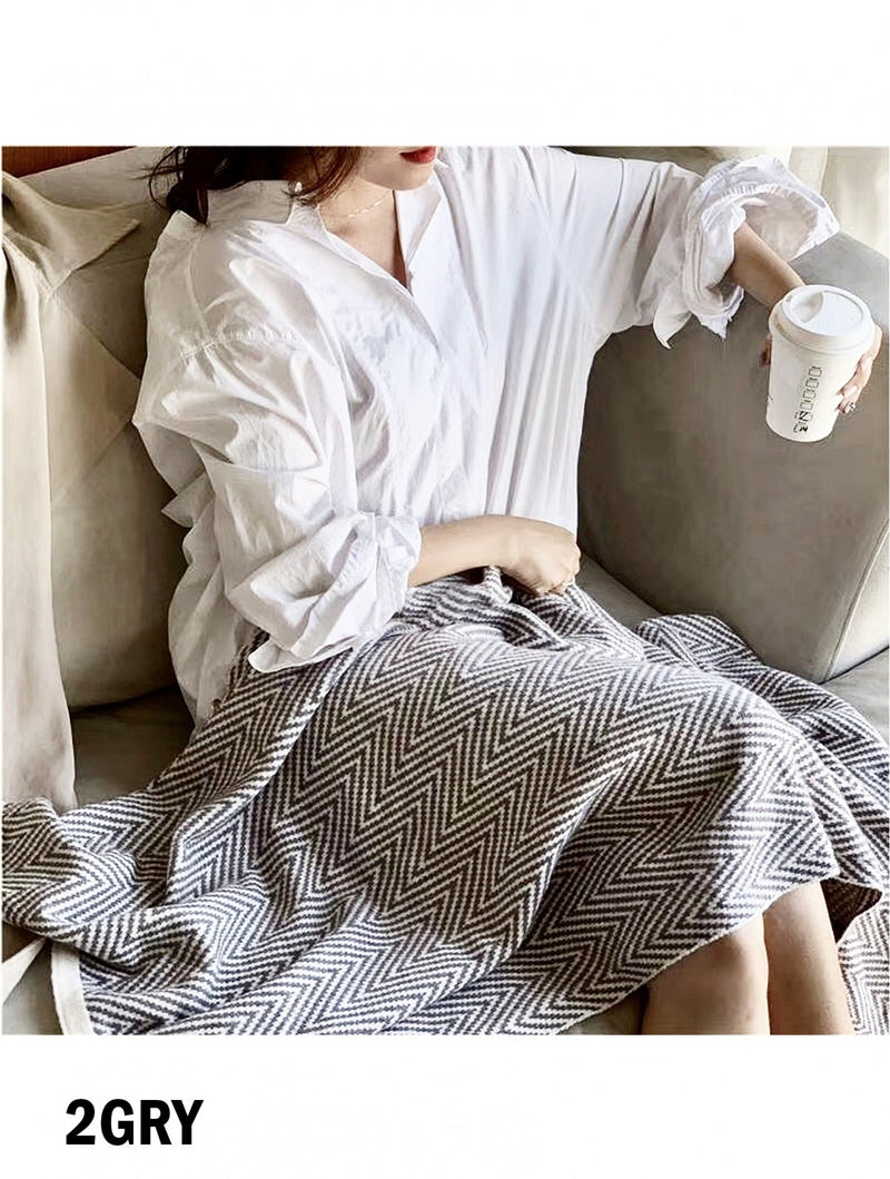 Wavy Print Knit Shawl with Buttons